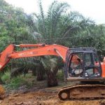 Satgas TMMD Kodim Sanggau Kerahkan Alat Berat Untuk Percepat Proses Pengerjaan Jalan di Dusun Sekura