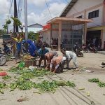 Aksi Protes, Pedagang Pasar Jarai Sanggau Kalbar Buang Dagangan ke Jalan Raya