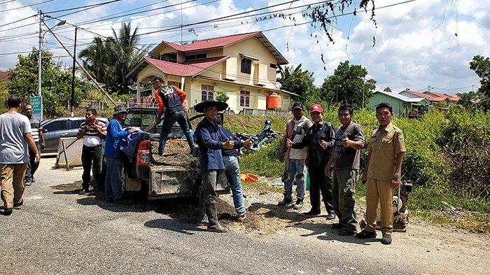 Warga Apresiasi DBM SDA Sanggau Perbaiki Jalan Berlubang di Jalan RE Martadinata