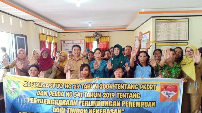 Emak-emak Antusias Ikuti Penyuluhan Kesetaraan Gender DinsosP3AKB Sanggau
