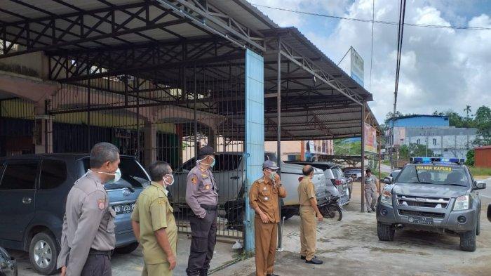 Satgas Gugus Tugas Covid - 19 Sterilisasi Kawasan Kecamatan Kapuas Sanggau