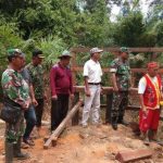 Kerjasama Masyarakat dan TNI di TMMD Kodim Sanggau, Ritual Adat Awali Pengerjaan Jalan