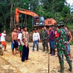 Satgas TMMD Kodim Sanggau Gandeng Warga Buka dan Perbaiki Jalan