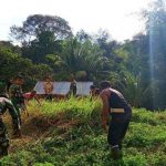 Warga Dusun Jonti Antusias Kerja Bakti Bersama Satgas TMMD Kodim Sanggau