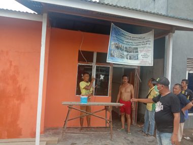 Kades Pedalaman, Tayan Tinjau Pengerjaan Bedah Rumah Swadaya di Dusun Tanjung, Begini Hasilnya