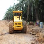 Praka Koharudin awasi pekerjaan alat berat