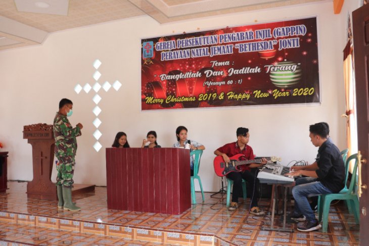 Personel TMMD semangati paduan suara Gereja GAPPIN Dusun Jonti