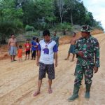 Warga Dusun Jonti, mencoba jalan hasil pengerjaan TMMD