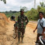 Satgas TMMD Kodim Sanggau dan Kades Pandu Raya Tinjau Lokasi TMMD