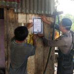 Cegah Penyebaran Virus Corona, Bhabinkamtibmas Polsek Tayan Hulu Sampaikan Maklumat Kapolri