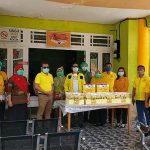 Fraksi Golkar DPRD Sanggau Bersama Pengurus DPD Serahkan Bantuan Paket Nutrisi dan Masker