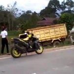 kecelakaan-lalu-lintas-antara-mobil-dump-truk-cefrvbtn.jpg