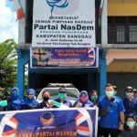 Cegah Covid-19, Fraksi Nasdem DPRD Sanggau dan Penggurus DPD Semprot Cairan Disinfektan
