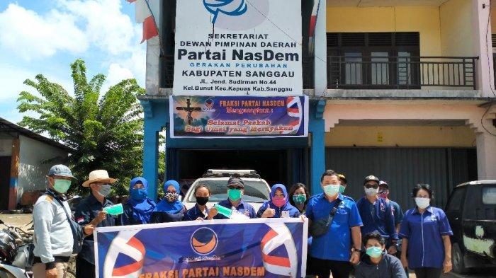 Cegah Covid-19, Fraksi Nasdem DPRD Sanggau dan Penggurus DPD Semprot Cairan Disinfektan