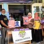 Pemuda Katolik Komcab Sanggau Salurkan APD Berupa Sarung Tangan Medis dan Sepatu Safety