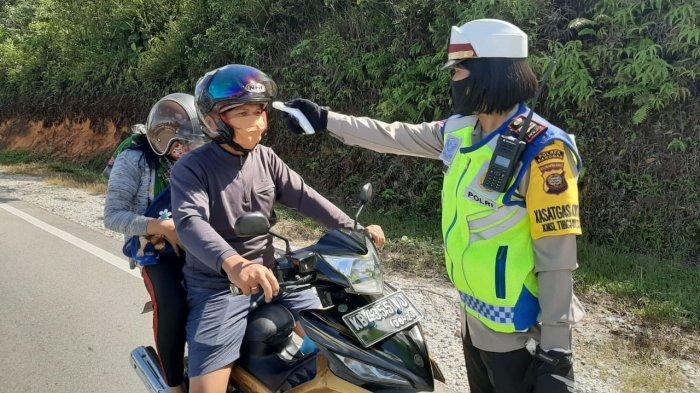Satlantas Gelar Operasi Ketupat di Jalan Raya Sanggau-Bodok, Ingatkan Warga Pakai Masker