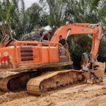Warga Dusun Sekura Turut Bantu Satgas TMMD Kodim Sanggau
