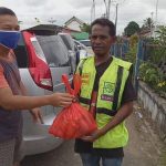 Persatuan Wartawan Sanggau Bagikan Paket Sembako Kepada Masyarakat Terdampak Covid-19
