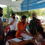 Bhabinkamtibmas Hadiri Penyaluran Bantuan Sosial Tunai (BST) Tahap I Kepada Warga Desa Nekan