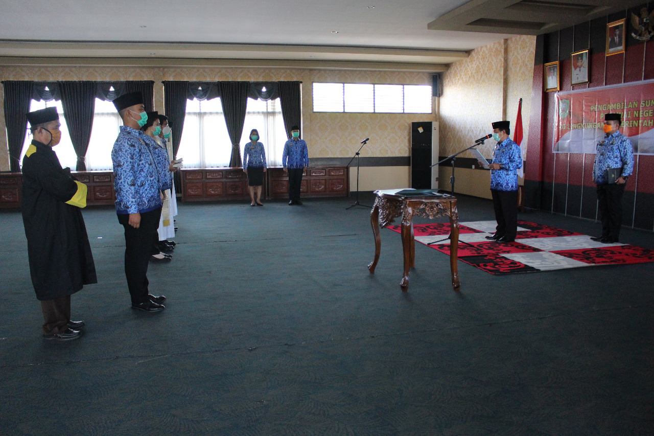 Wabup Sanggau Pimpin Pengambilan Sumpah dan Janji PNS di Lingkungan Pemkab Sanggau