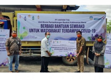 Warga Bantu Personel Tmmd Angkut Bbm Kabar Sanggau