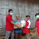 Aksi Peduli Covid-19, PDIP Sanggau Bagikan Sembako di Kecamatan Bonti