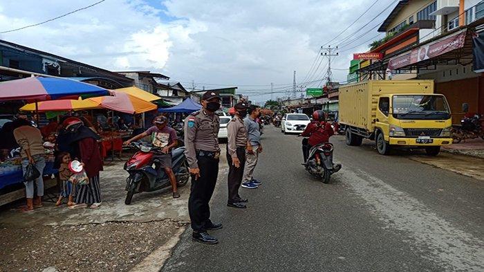 Polsek Sekayam Tingkatkan Pelayanan Lewat Pengamanan Pasar Juadah di Sanggau