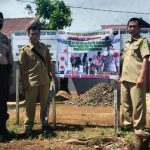 Cegah Covid-19, Polsek Sanggau Ledo Sebar Sepanduk Imbauan di lokasi Keramaian