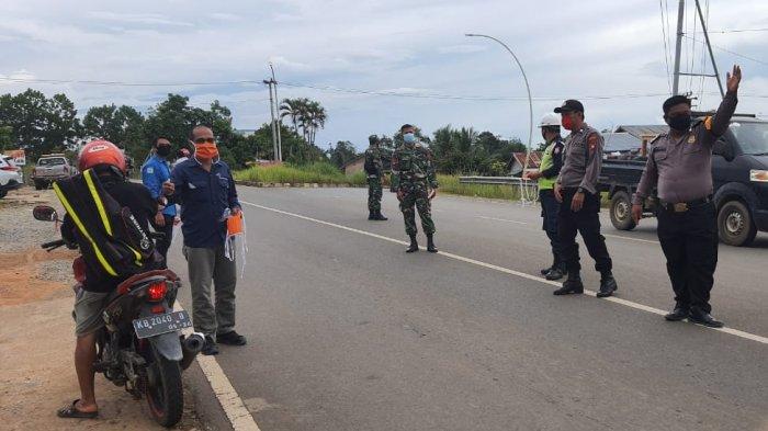 Cegah Covid-19, PT ICA Bagikan 1000 Masker Kepada Warga di Tayan Hilir Sanggau