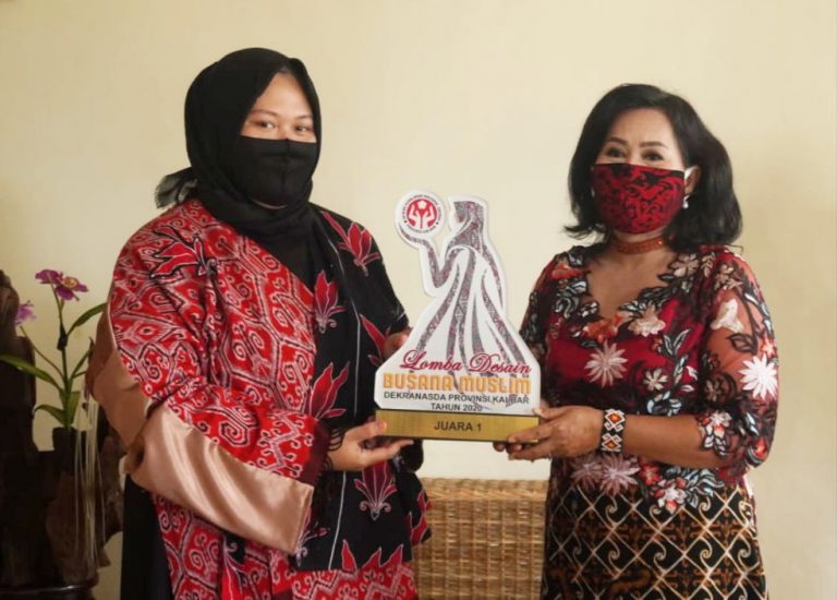 Tampilkan Batik Sabang Merah, Dekranasda Kabupaten Sanggau Raih Juara Satu Lomba Desain Busana Muslim Tingkat Provinsi Kalbar