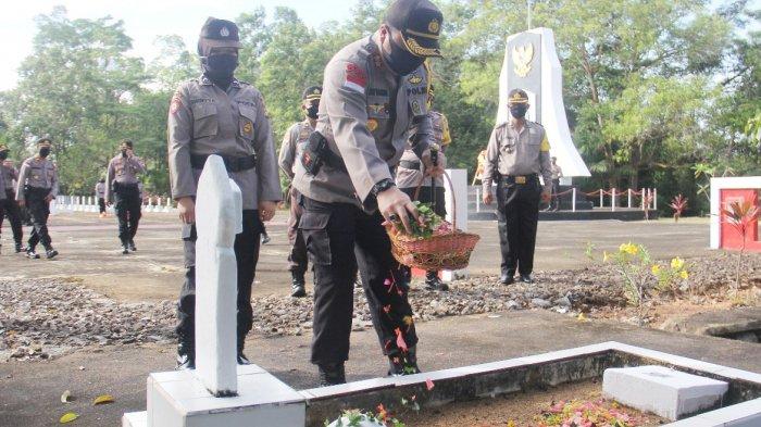 Hari Bhayangkara ke-74, Polres Sanggau Ziarah di Taman Makam Pahlawan Patriot Bangsa
