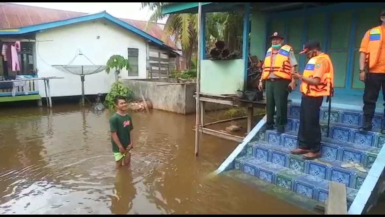 Tinjau Daerah Rawan Banjir di Tepian Kapuas, BPBD Terjunkan Tiga Tim
