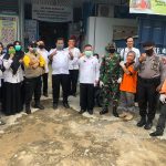 DINSOSP3AKB Kab. Sanggau gelar penyemprotan Desinfekan di lingkungan Kantor