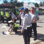Dishub Bersama Sat Lantas Polres Sanggau Melakukan Pengecatan Marka Ruang Berhenti Khusus (RBK) di ruas Jalan Jendral Sudirman.