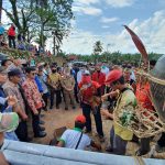 Tempayan Adat Diturunkan, Masyarakat Adat Kebun Sungai Berdamai dengan PTPN XIII