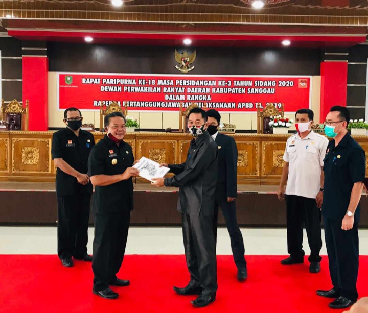 Bupati Sanggau Sampaikan Nota Pengantar Raperda Pertanggungjawaban APBD 2019 ke DPRD