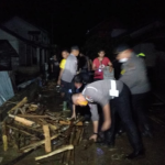 Jembatan di Desa Nekan Entikong putus akibat banjir bandang