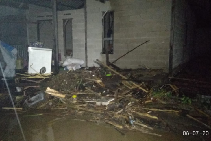 BPBD Sanggau bantu sembako korban banjir bandang Entikong