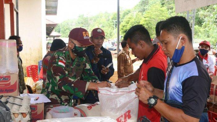 Satgas Pamtas TNI Berikan Bantuan Pada Warga Terdampak Banjir Bandang di Desa Nekan Sanggau