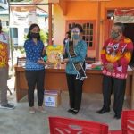 Ketua TP PKK Sanggau Motivasi Warga Desa Nekan Pasca Terdampak Banjir