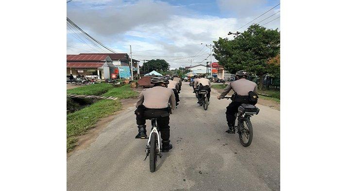 Kasat Sabhara Polres Sanggau Pantau Kamtibmas dengan Patroli Bersepeda