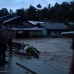 253 Keluarga di Entikong Kalbar Mengungsi Akibat Banjir Bandang Setinggi 1,5 Meter