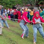 BAPPEDA Sanggau Ikut Berpartisipasi Dalam Lomba Tarik Tambang Memeriahkan HUT KORPRI KE–46