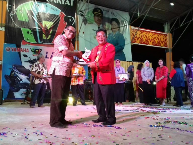 Bappeda Kabupaten Sanggau Raih Juara Terbaik 1 Stand Pameran Pembangunan 2017