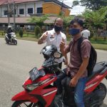 Dinas Kearsipan dan Perpustakaan Kabupaten Sanggau Bagikan 150 Pcs Masker Kepada Masyarakat