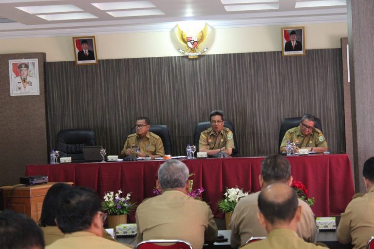 Rapat Pengendalian dan Evaluasi pelaksanaan RKPD, pelaksanaan APBD dan APBN TA 2017 di Kabupaten Sanggau Semester I