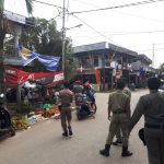 SATPOL PP KABUPATEN SANGGAU MENERTIBKAN BANNER YANG TIDAK LAYAK LAGI DAN MENGIGATKAN MASYARAKAT AGAR MEMASANG BENDERA MERAH PUTIH DI MASING - MASING RUMAH MENYAMBUT HUT RI KE-73