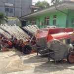 Dishangpang Hortikan Sanggau Terima 52 Unit Handtracktor dan 4 Unit Mesin Perontok Padi