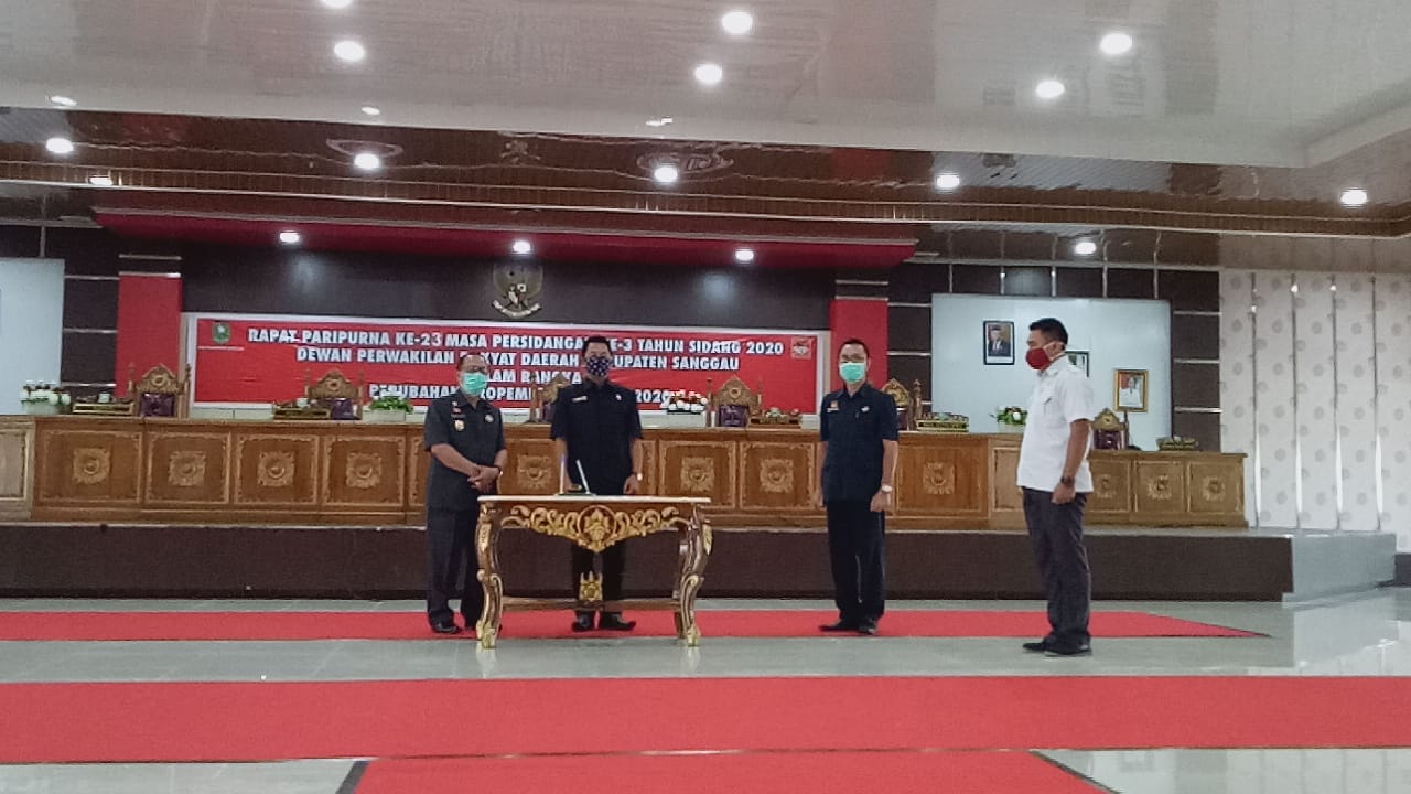 Wabup Sanggau Hadiri Rapat Paripurna DPRD Sanggau Dalam Rangka Perubahan Propemperda Tahun 2020