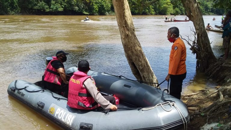 Main Terjun-terjunan dari Pohon, Seorang Anak Dikabarkan Tenggelam di Sungai Sekayam